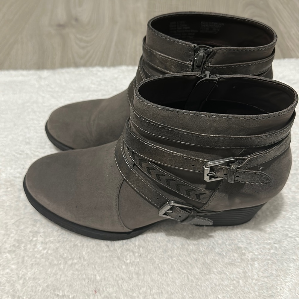 Sonoma Therese Grey Booties size 9 women’s. Only worn once. Comfy!